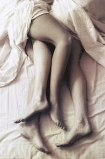 Piernas entrelazadas